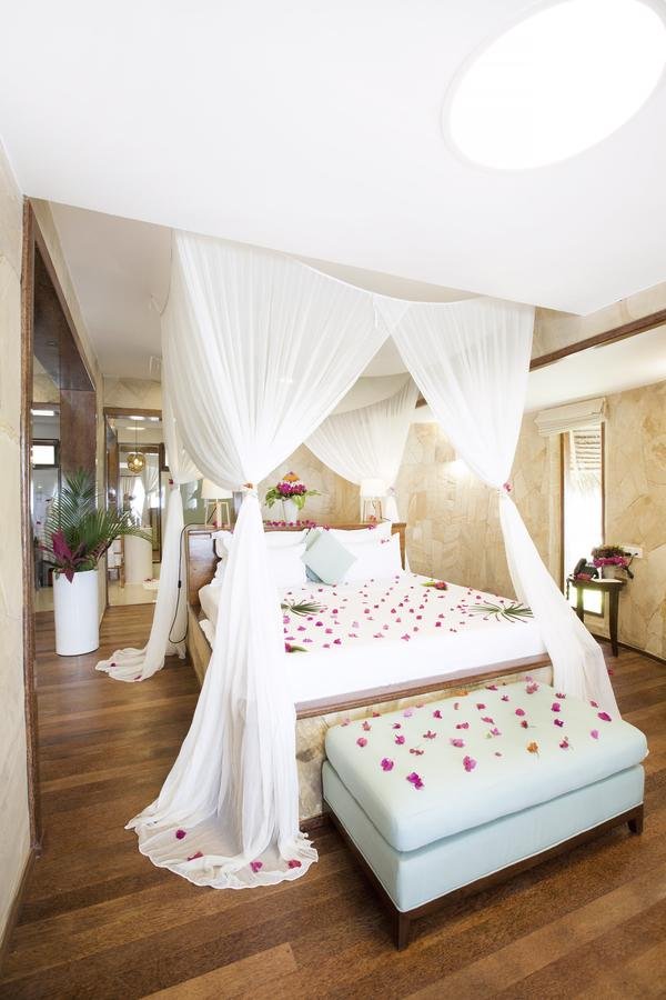Are you planning a trip to Zanzibar? Or maybe a few days to unwind on the island after your safari in Tanzania… check this guide to the best hotels from luxury stays to budget accommodations - but always with a touch of style | best hotels in zanzibar | where to stay in zanzibar | zanzibar beaches | zanzibar travel | zanzibar photography | tanzania | stone town | nungwi | honeymoon | voyage