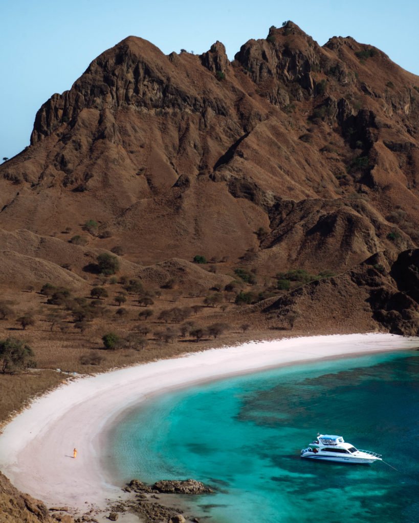 pink beach komodo islands