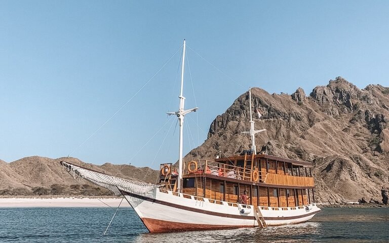 Komodo Islands travel guide